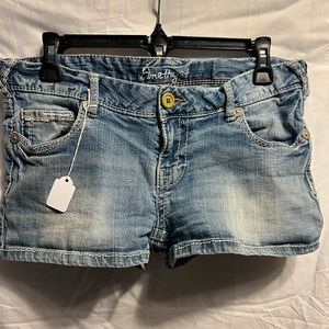 EUC Amethyst denim shorts. Size 9.